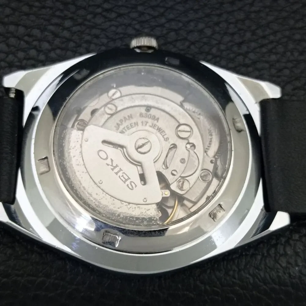 Vintage 1982 Seiko Automatic Mens Silver Watch W/daydate & Red Accents